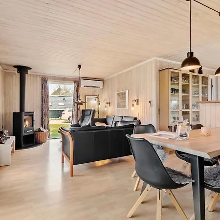 Vakantiehuis Amazing In With Wifi Oksbøl